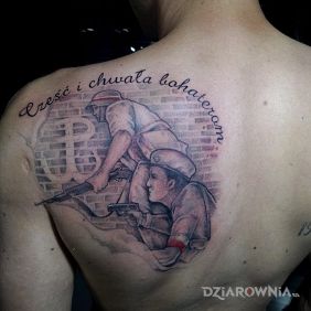 Tatuaż Zolnierze na łopatkach motyw: patriotyczne