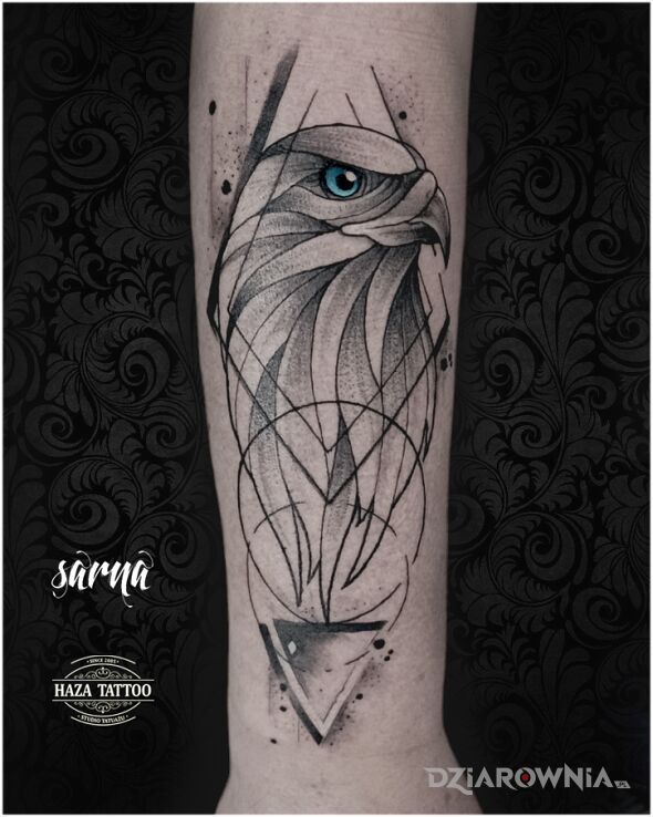 Tatuaż orzeł w motywie zwierzęta i stylu geometryczne na przedramieniu