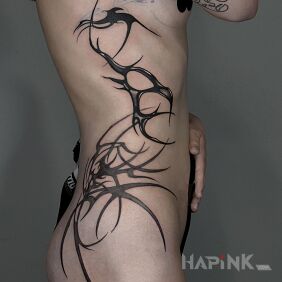 Tattoo Tribal Strojenki on the buttocks motif: black and gray
