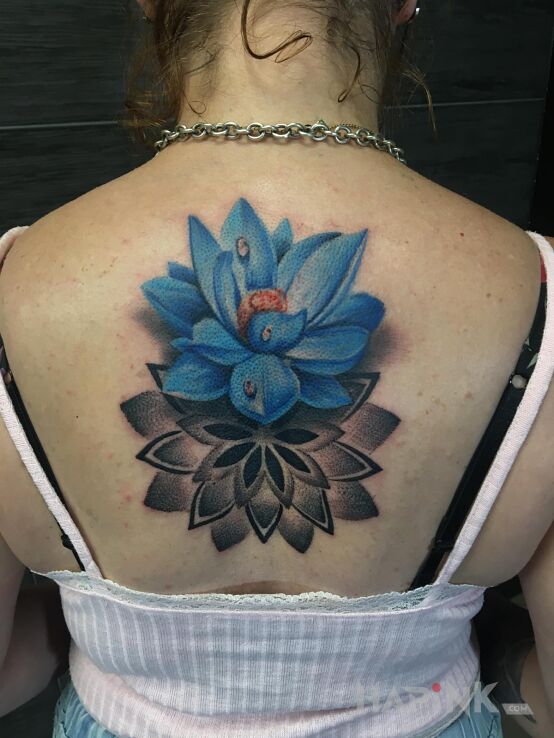 Tattoo Lilia wodna z mandalą in mandalas motif and realistic style on the back