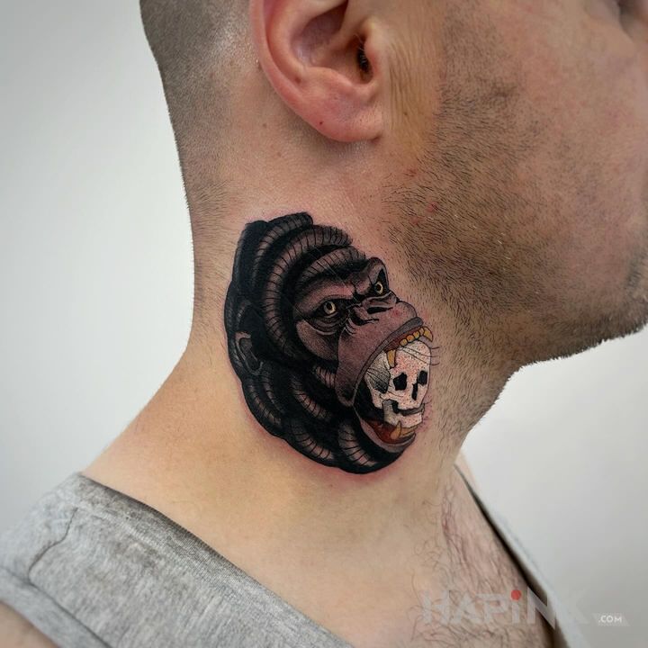 Tattoo Inspiracją był film King Kong in skulls motif and newschool style on the neck