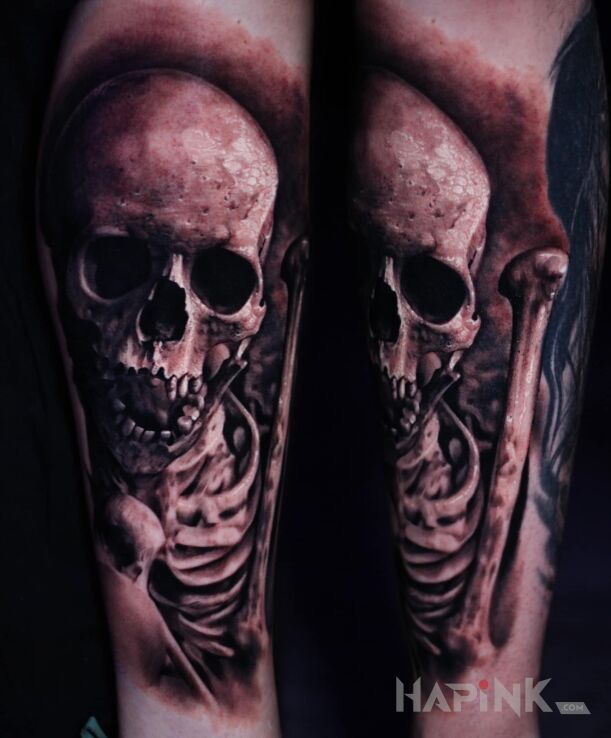 Tattoo Szkielet in anatomical motif and realistic style on the forearm