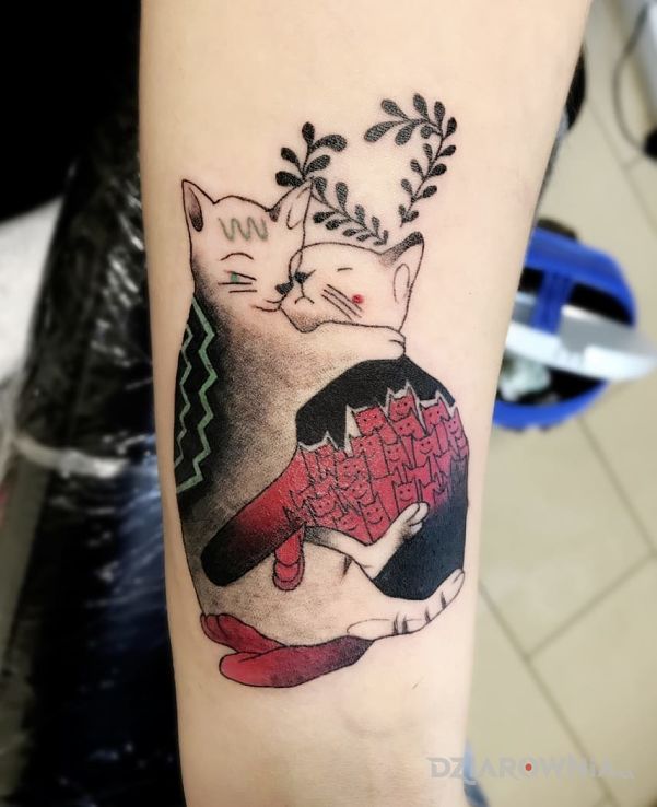 Tatuaż kotki w motywie zwierzęta na przedramieniu