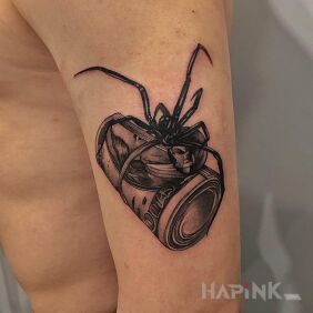 Tattoo Money Guardian on the upper arm motif: animals style: realistic