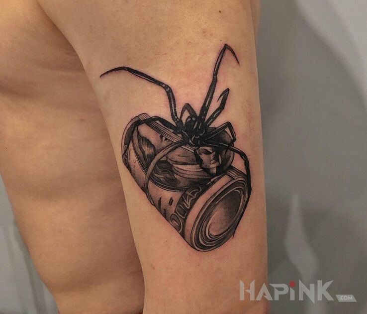 Tattoo Strażnik pieniędzy in insects motif and realistic style on the upper arm