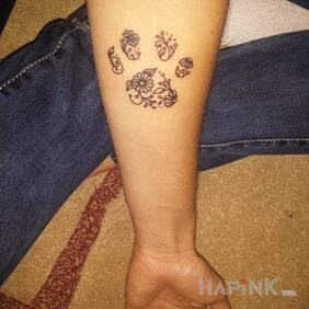 Tattoo A pawpaw of flowers on the forearm motif: animals