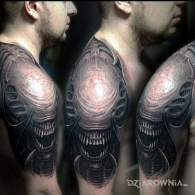 Tatuaż Alien na ramieniu motyw: science fiction