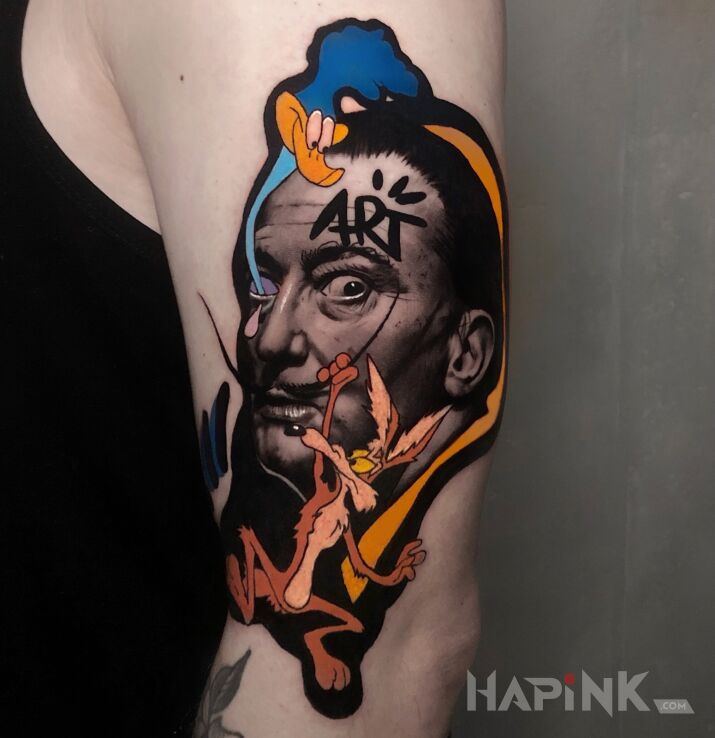 Tattoo Salvador Dalí  Struś Pędziwiatr Kaczor Daffy in characters motif and newschool style on the upper arm