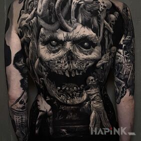 Tattoo Skull on the shoulder blades motif: 3D style: realistic