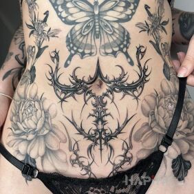 Tattoo Thorns around the navel on the stomach motif: flowers style: graphic / illustrative