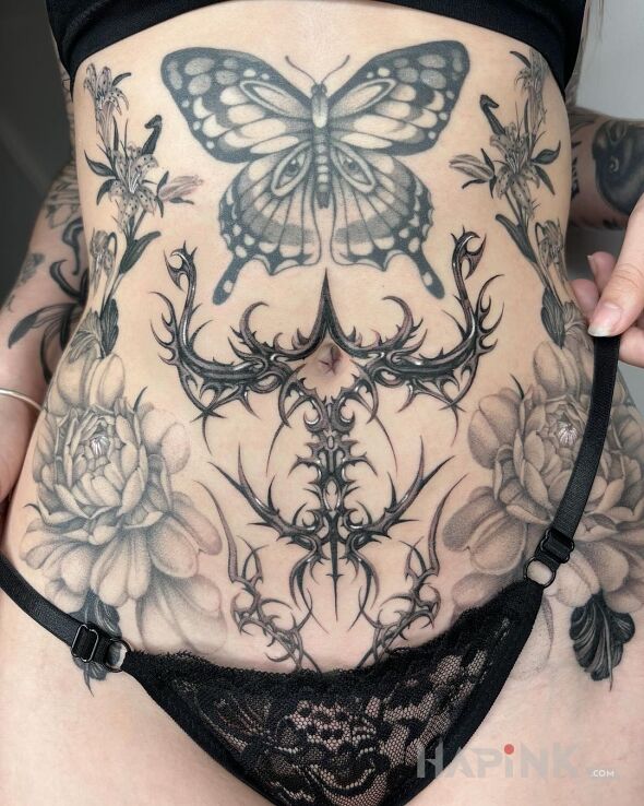 Tattoo Ciernie dookoła pępka in flowers motif and graphic / illustrative style intimate