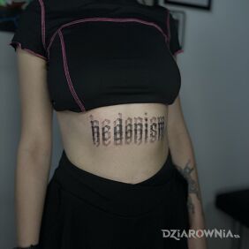 Tatuaż Blurry Tattoo na brzuchu motyw: napisy styl: kaligrafia