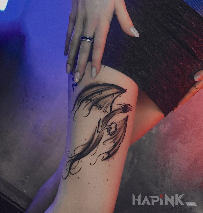 Tattoo Dragon Tattoo in black and gray motif and graphic / illustrative style on the thigh