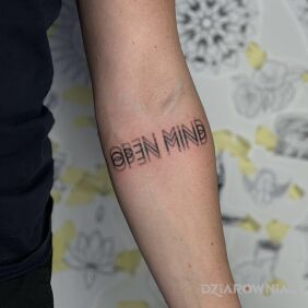 Tatuaż Burry Tattoo na ręce motyw: napisy styl: minimalistyczne