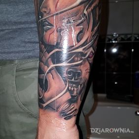 Tatuaż Rekaw. na przedramieniu motyw: twarze
