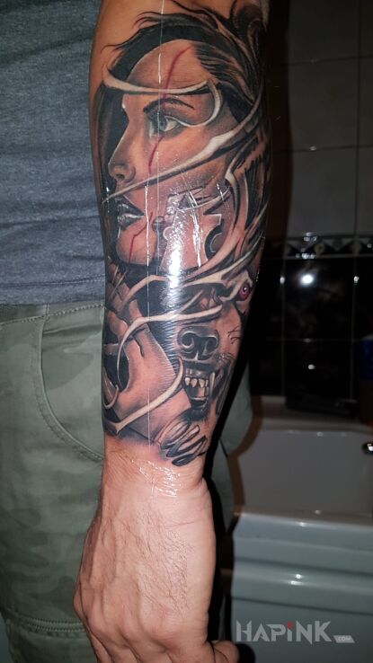 Tattoo Rekaw. in faces motif on the forearm