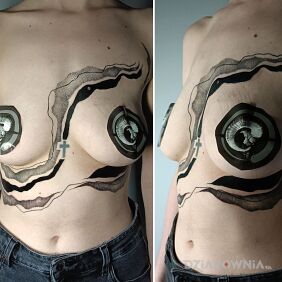 Tatuaż Abstrakcja dla Niej na brzuchu motyw: czarno-szare styl: blackwork / blackout