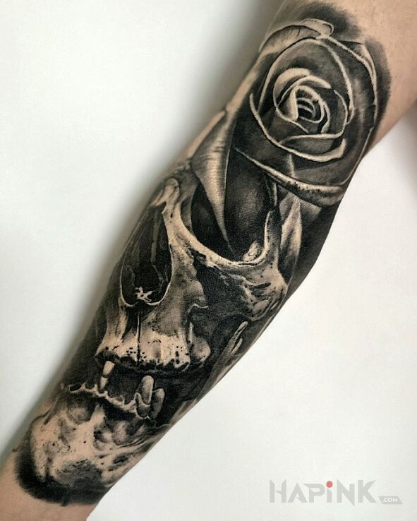 Tattoo Czaszka. Róża. Cover Up. in skulls motif and realistic style On the arm