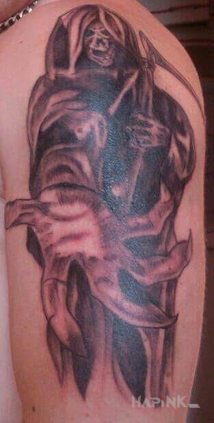 Tattoo Śmierć in demons motif on the upper arm