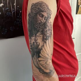 Tatuaż Chrystus; część rękawa na ramieniu motyw: postacie styl: realistyczne
