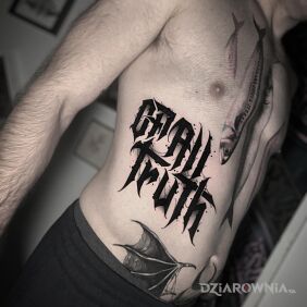 Tatuaż Of all truth. na brzuchu motyw: criminal lettering styl: blackwork / blackout