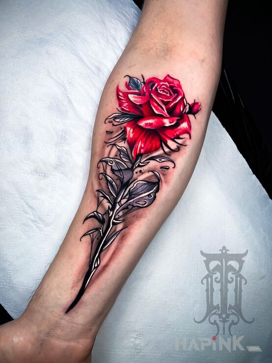 Tattoo 🌹 Róża 🌹 in 3D motif and graphic / illustrative style On the arm