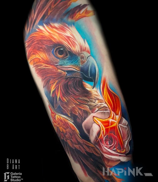 Tattoo Wygojony feniks in fantasy motif and realistic style on the upper arm