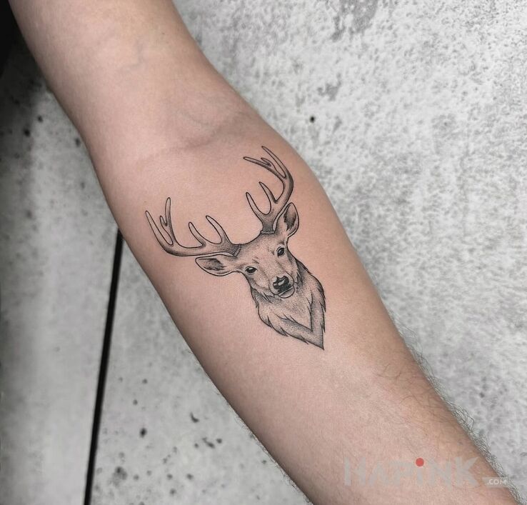 Tattoo Jelonek in animals motif and graphic / illustrative style On the arm
