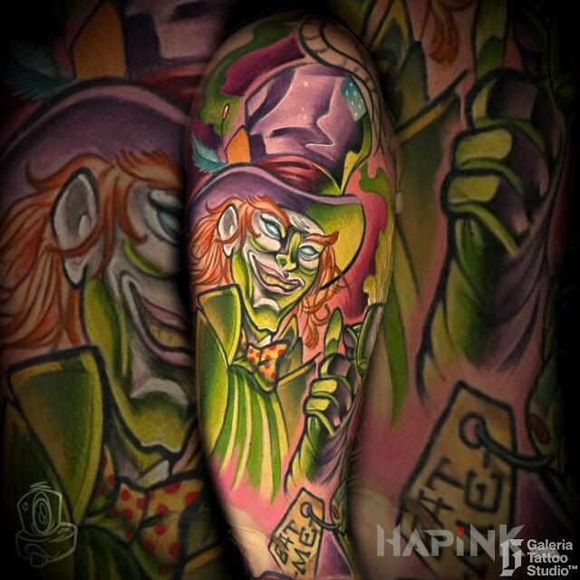 Tattoo Newschool Mad Hatter in fantasy motif and newschool style on the upper arm