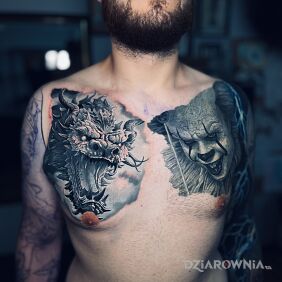 Tatuaż 🐉⚡ Ten imponujący smok to połączenie precyzji i pasji, które charakteryzuje naszą pracę na klatce motyw: twarze styl: realistyczne