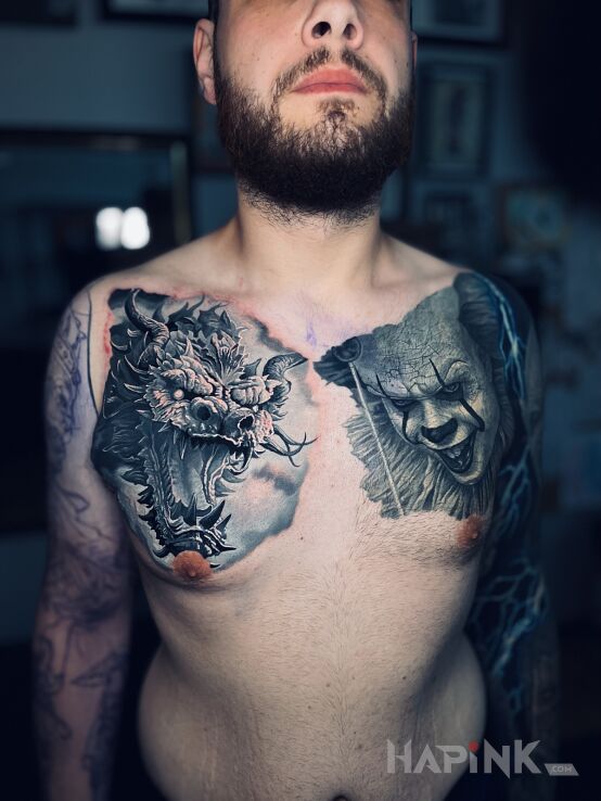 Tattoo 🐉⚡ Ten imponujący smok to połączenie precyzji i pasji, które charakteryzuje naszą pracę in black and gray motif and realistic style on the chest