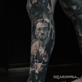 Tatuaż Zagojona noga - Alien / predator na udzie motyw: science fiction styl: realistyczne