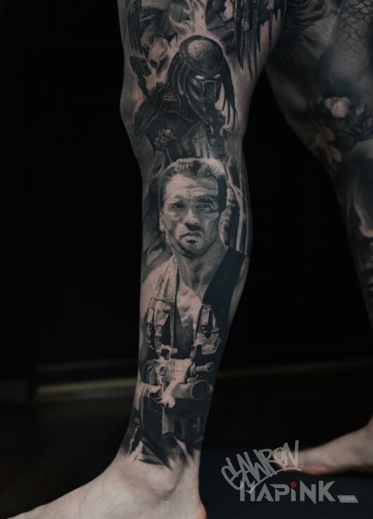 Tattoo Zagojona noga - Alien / predator in faces motif and realistic style on the knee