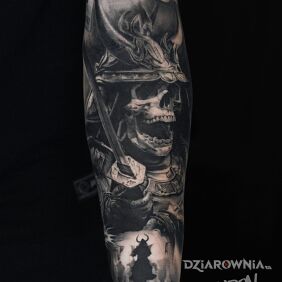 Tatuaż Japan Warrior na ręce motyw: czarno-szare styl: realistyczne