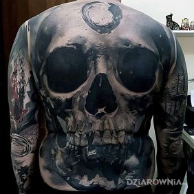 Tatuaż Niesamowita czaszka na plecach motyw: 3D styl: realistyczne