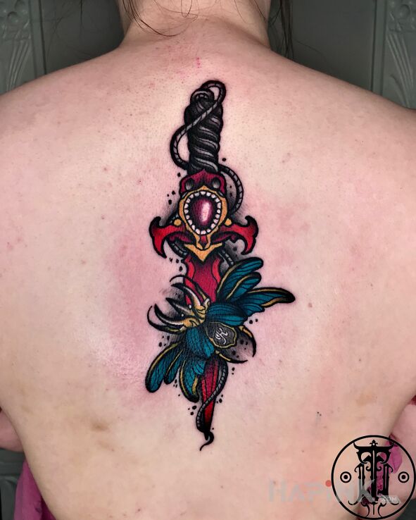 Tattoo Odważny i piękny. Połączenie siły i delikatności. 🗡️ in colorful motif and neo-traditional style on the back