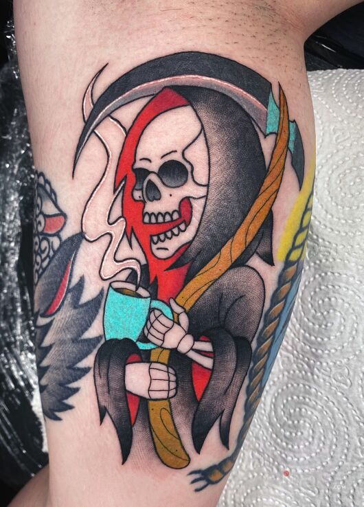 Tattoo Oldschool grim reaper in skulls motif and newschool style On the arm