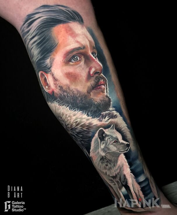 Tattoo Jon Snow Gra o tron in animals motif and realistic style on the leg