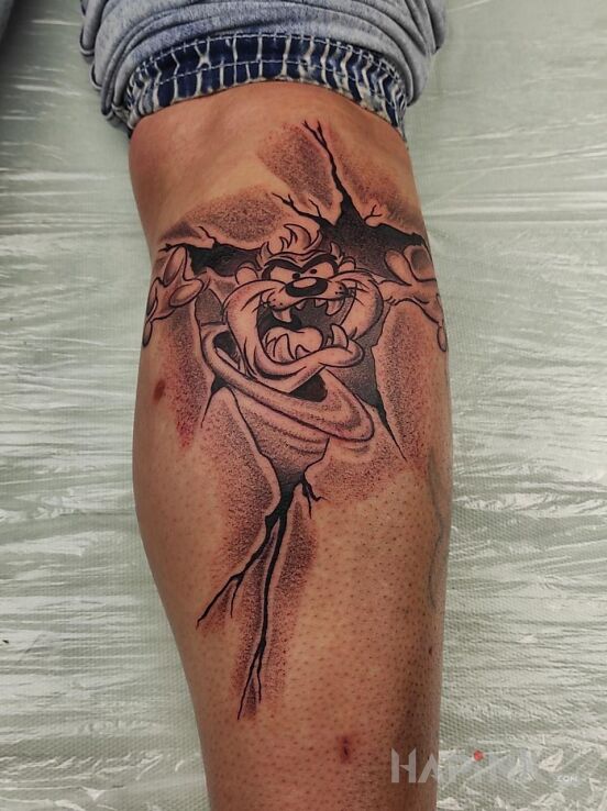 Tattoo Tasman in funny motif and cartoon / comic book style on the calf