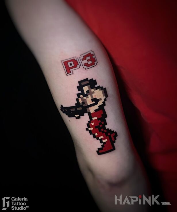 Tattoo Pikselowy tatuaż - Contra in pixelated motif and graphic / illustrative style on the upper arm