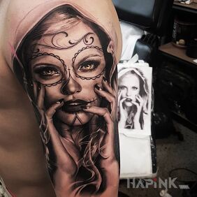 Tattoo 3D face on the upper arm motif: 3D style: realistic
