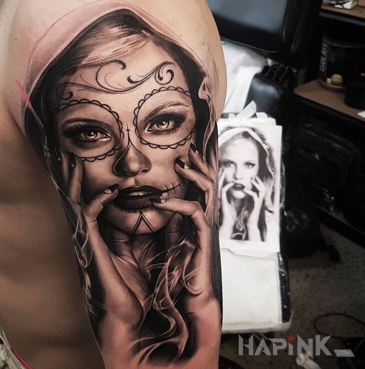 Tattoo Twarz 3D in 3D motif and realistic style on the upper arm