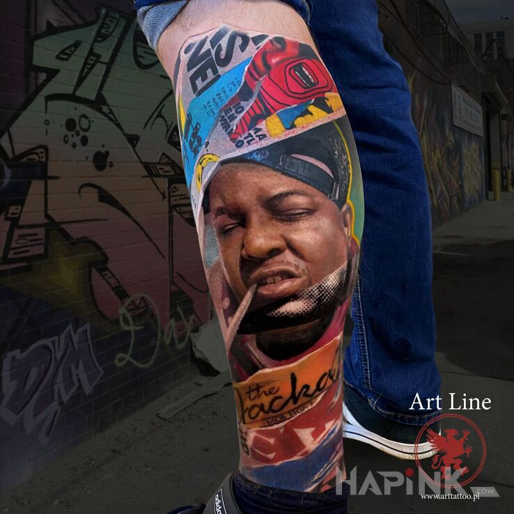 Tattoo Kolorowy portret rapera „The Jacka” in faces motif and realistic style on the leg