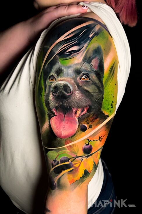 Tattoo Pies in animals motif and realistic style on the upper arm