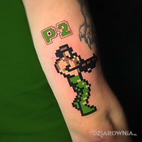 Tatuaż Tatuaż pikselowy Contra v2 na ramieniu motyw: postacie styl: graficzne / ilustracyjne