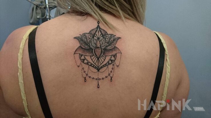 Tattoo Kwiat lotosu in flowers motif on the back