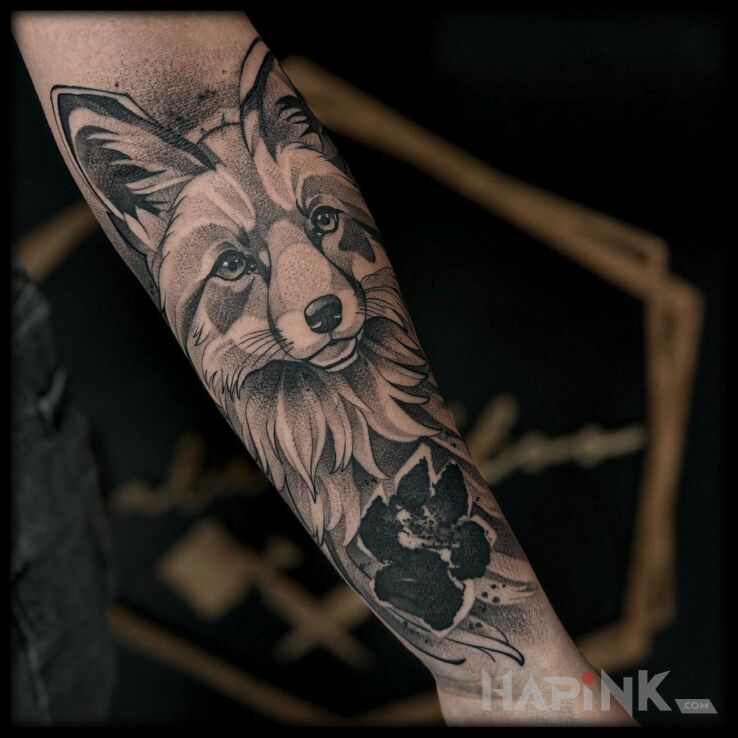 Tattoo Lisek i jego łapka in black and gray motif and graphic / illustrative style On the arm