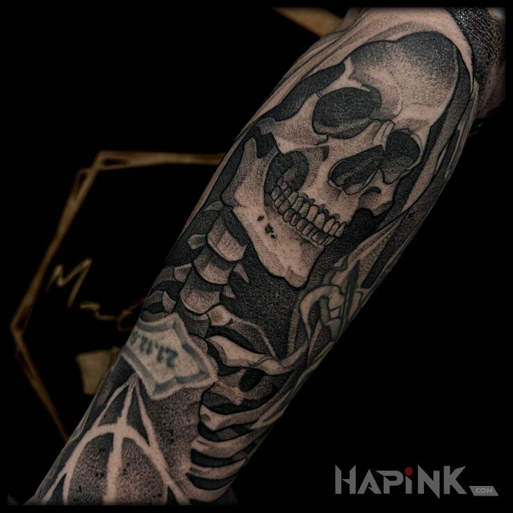 Tattoo Szkieletor in anatomical motif and dotwork style On the arm