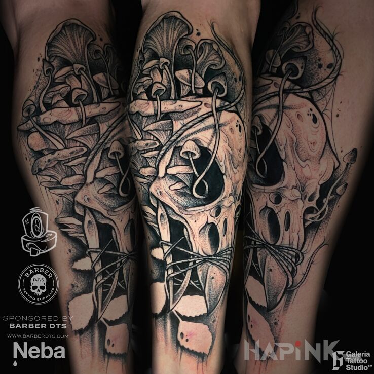 Tattoo Graficzna mroczna czaszka in floral motif and graphic / illustrative style on the calf