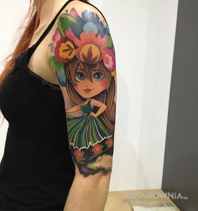 Tatuaż panienka w motywie postacie na ramieniu